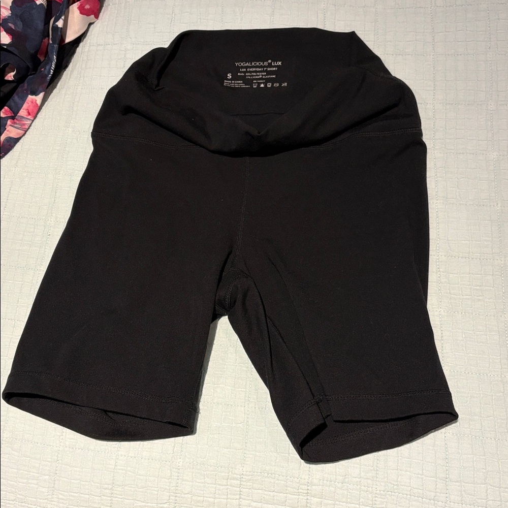 Yogalicious Lux Black 7" Shorts